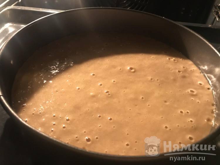 Бисквитный пирог с вареной сгущенкой и шоколадом - фото шаг 8