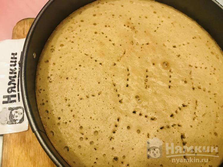 Бисквитный пирог с вареной сгущенкой и шоколадом - фото шаг 9