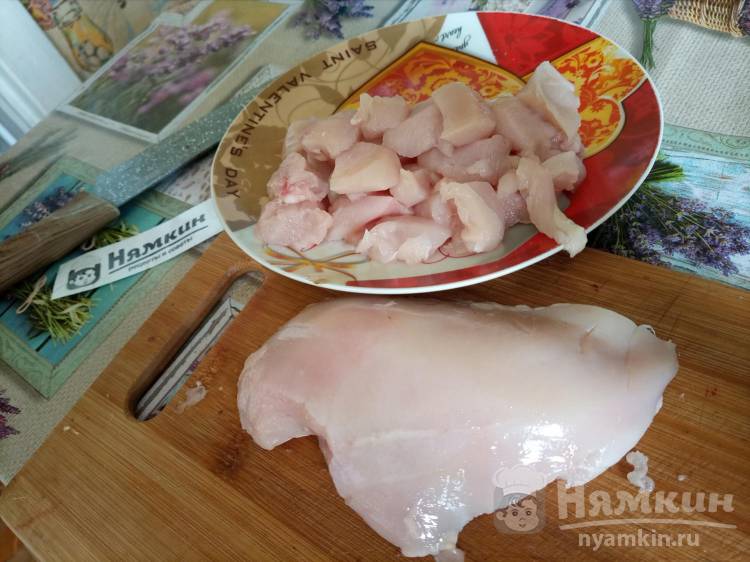 Куриное филе запеченное с рисом, балгарским перцем и стручковой фасолью в сливочно-сырном соусе - фото шаг 1