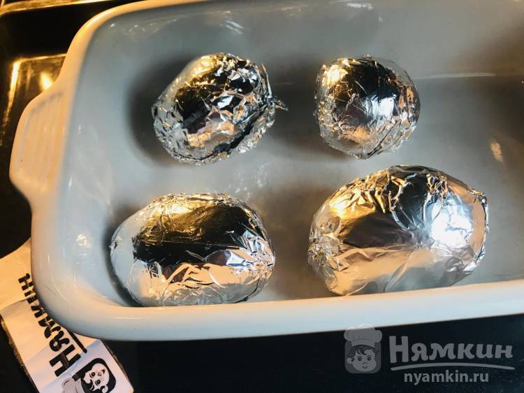 Картошка запечённая в духовке целиком с ветчиной и сыром - фото шаг 3