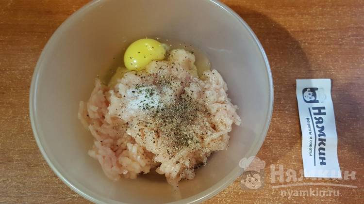 Суп с куриными фрикадельками и картофелем - фото шаг 2