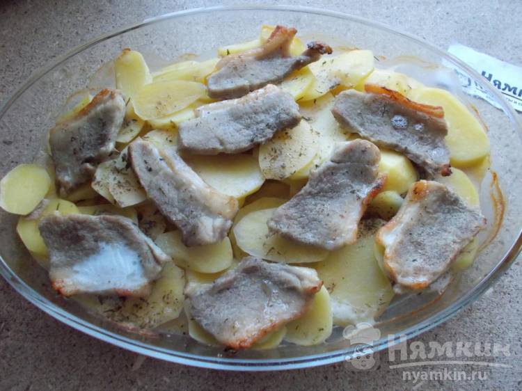 Рецепт: Томленая картошка с молоком и мясом - В духовке