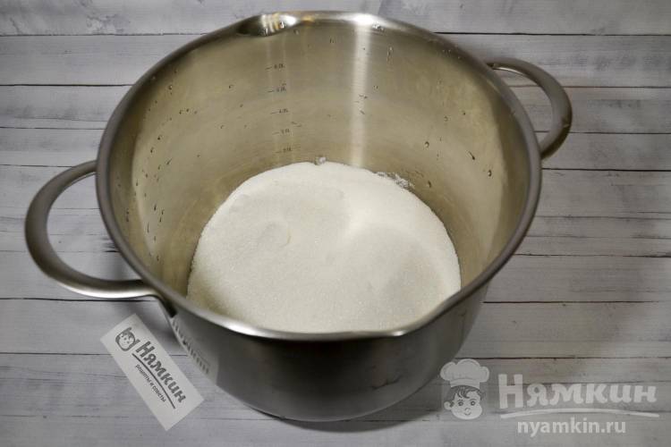 Компот из черноплодной рябины и яблок на зиму - фото шаг 6