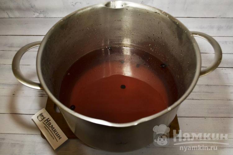 Компот из черноплодной рябины и яблок на зиму - фото шаг 7