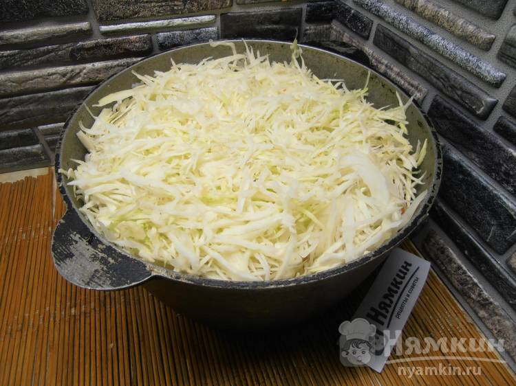 Бигус из свежей капусты с вареной колбасой - фото шаг 5