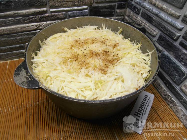Бигус из свежей капусты с вареной колбасой - фото шаг 6