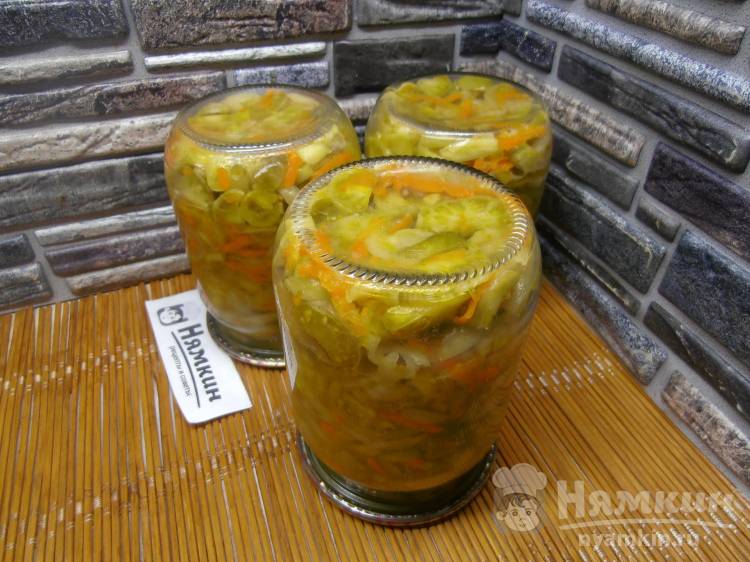 Салат из зеленых помидоров, сладкого перца, моркови и лука на зиму - фото шаг 9