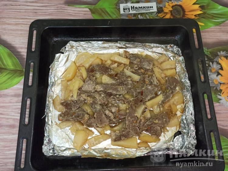Мясо с картошкой в фольге в духовке - рецепт с фото пошагово