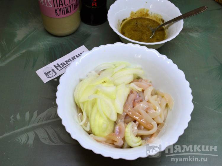 Рисовая лапша с кальмарами и овощами на романтический ужин - фото шаг 3