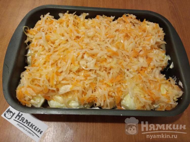 Курица с картошкой и квашеной капустой в духовке - фото шаг 6
