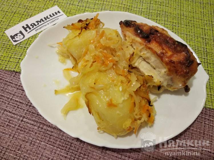 Курица с картошкой и квашеной капустой в духовке - фото шаг 9