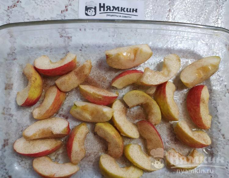 Запеченные яблоки дольками в духовке — рецепт с фото