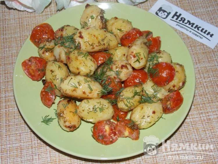 Картофель с куриным филе и помидорами в духовке