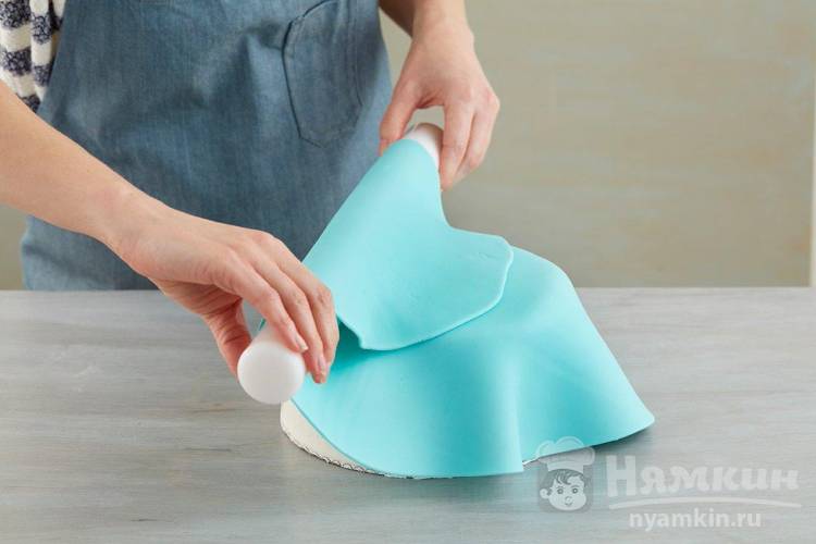 Как покрыть торт мастикой ровно: домашние советы для начинающих
