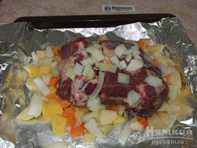 Мясо с овощами в фольге в духовке