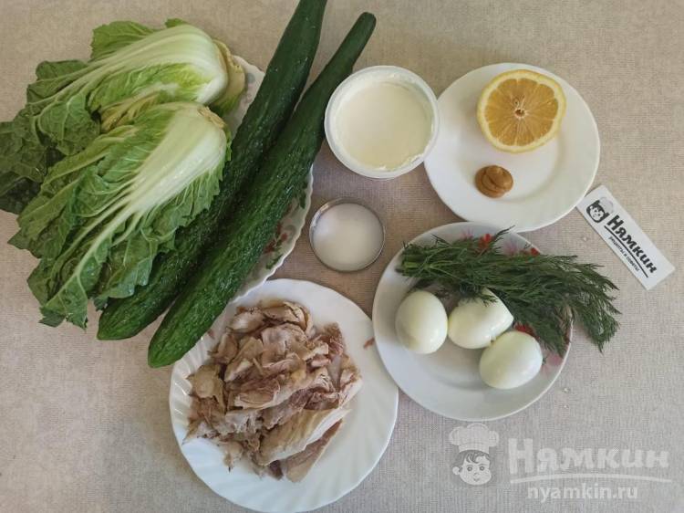 Салат с запеченной курицей и пекинской капустой