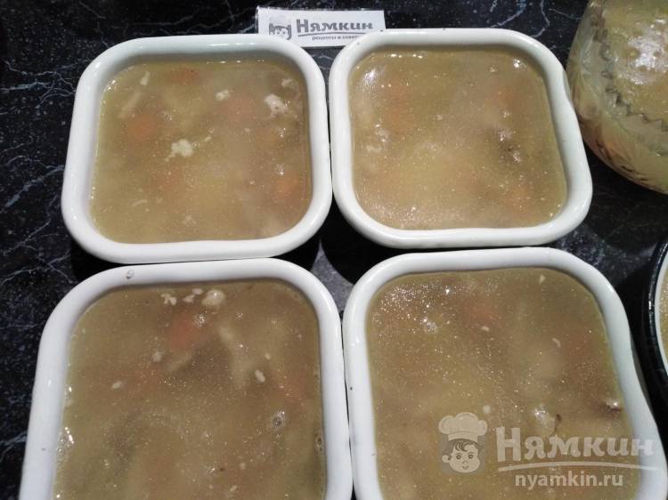 Холодец с куриными лапками и курицей