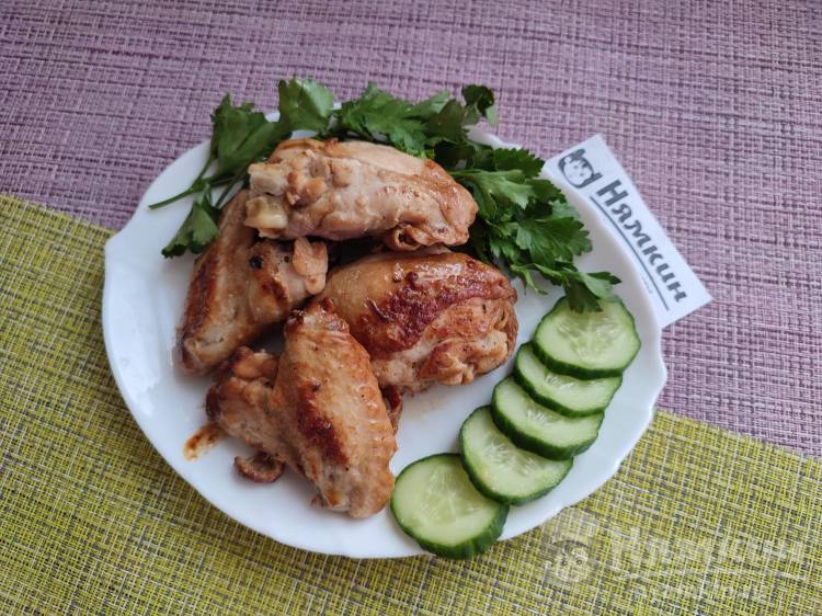 Жаренная курица в чесночном соусе на сковороде рецепт с фото пошагово