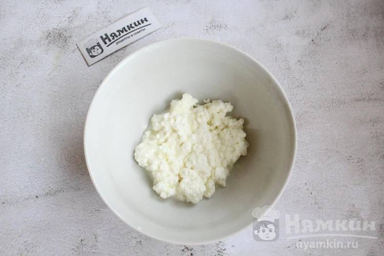 Творожные оладьи со сливочным сыром и яблоками на сковороде - фото шаг 1
