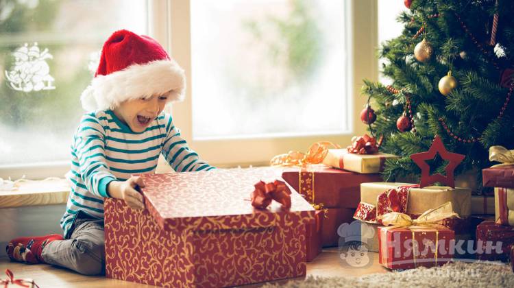 Что подарить ребенку на Новый Год: готовим подарки на 2022 год под елку по возрастам