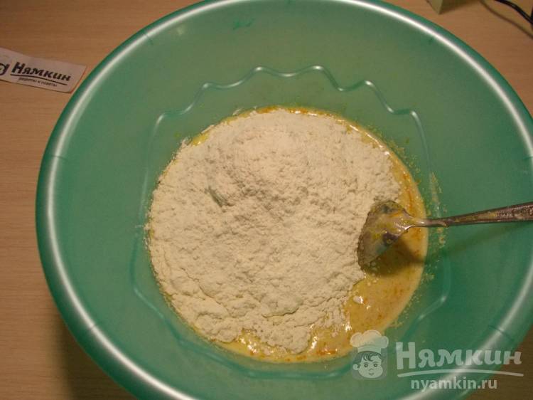 Рождественский пирог Трех королей со взбитыми сливками - фото шаг 4