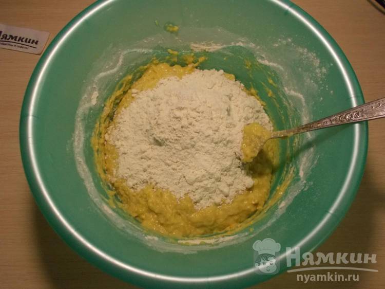 Рождественский пирог Трех королей со взбитыми сливками - фото шаг 6