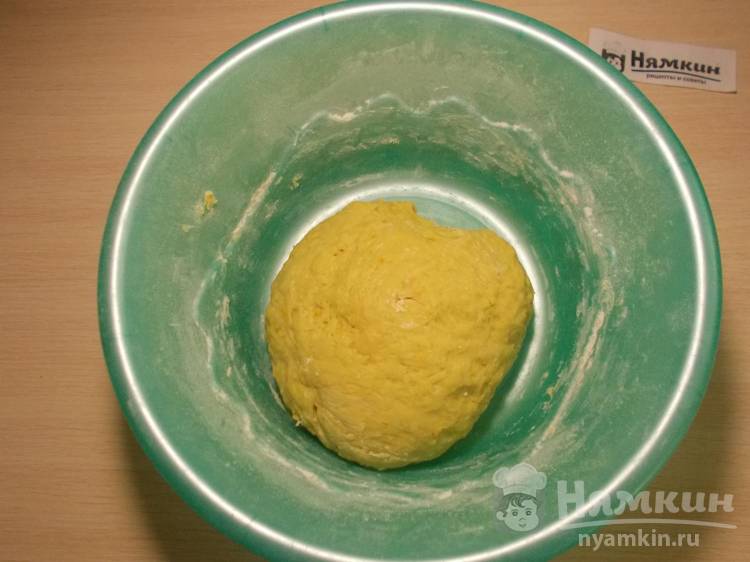 Рождественский пирог Трех королей со взбитыми сливками - фото шаг 7