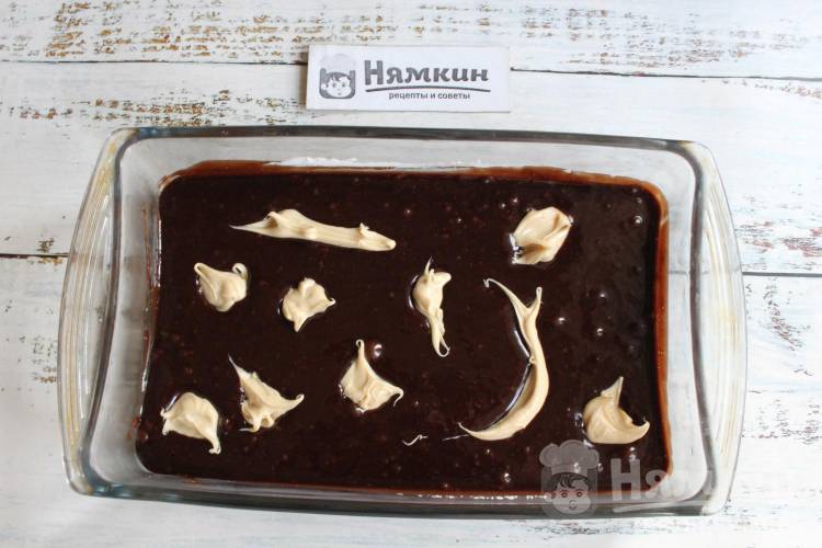 Брауни с шоколадом и арахисовой пастой: быстрая выпечка к чаю - фото шаг 6