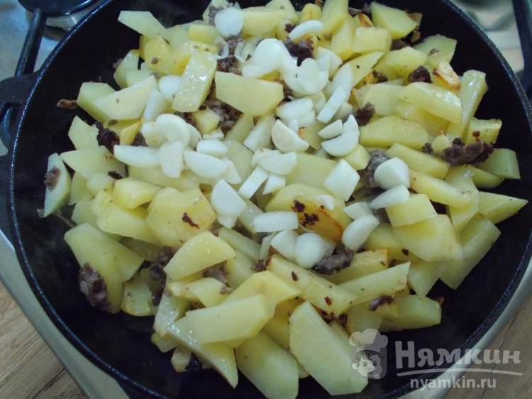 Жареная картошка с капустой и фаршем — рецепт с фото