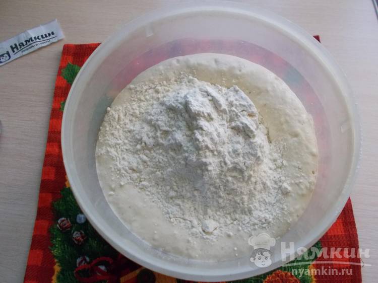Дрожжевые пирожки с тушеной капустой в духовке - фото шаг 7