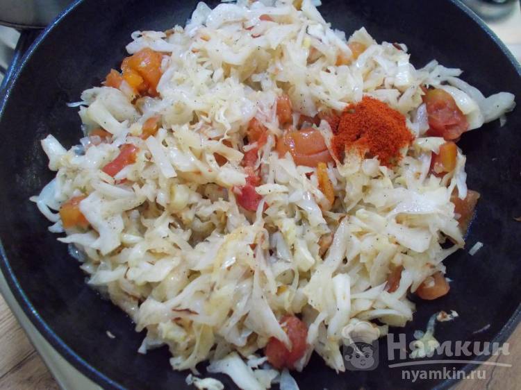 Дрожжевые пирожки с тушеной капустой в духовке - фото шаг 12