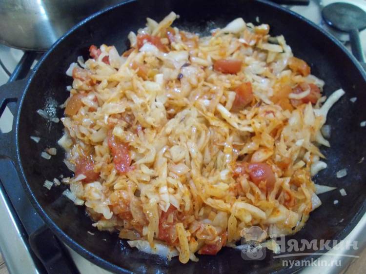 Дрожжевые пирожки с тушеной капустой в духовке - фото шаг 13