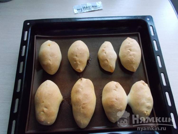 Дрожжевые пирожки с тушеной капустой в духовке - фото шаг 18