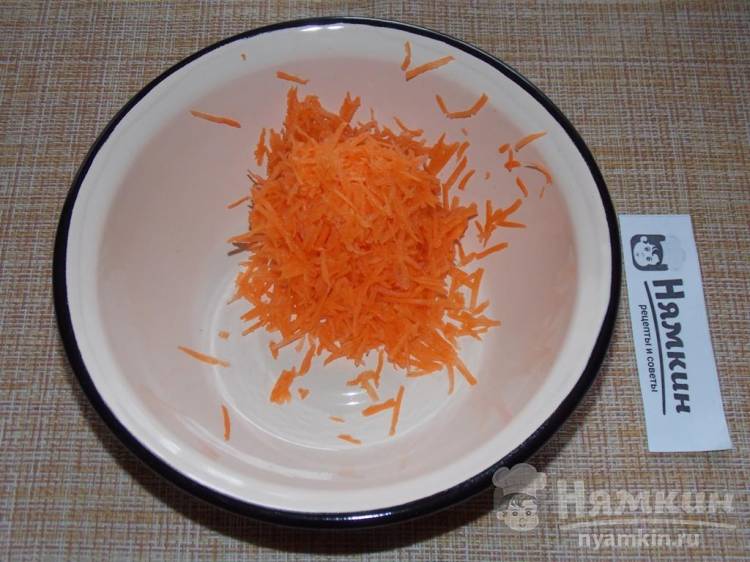 Котлеты из индюшиного фарша с морковью и панировочным сыром