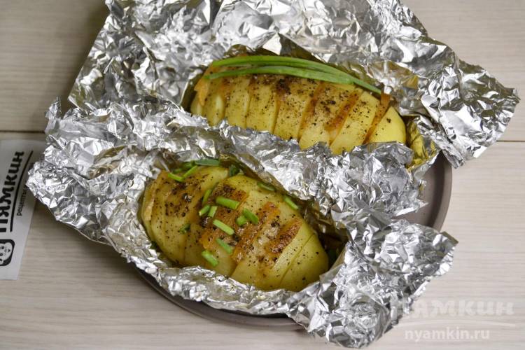 Картошка запеченная с салом в духовке