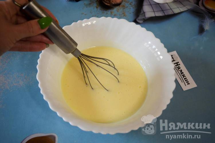 Пирог на кефире с изюмом и арахисом к чаю - фото шаг 2