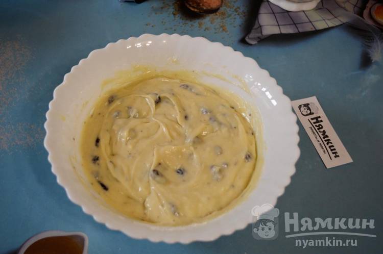 Пирог на кефире с изюмом и арахисом к чаю - фото шаг 6