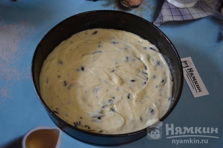 Пирог на кефире с изюмом и арахисом к чаю - фото шаг 7