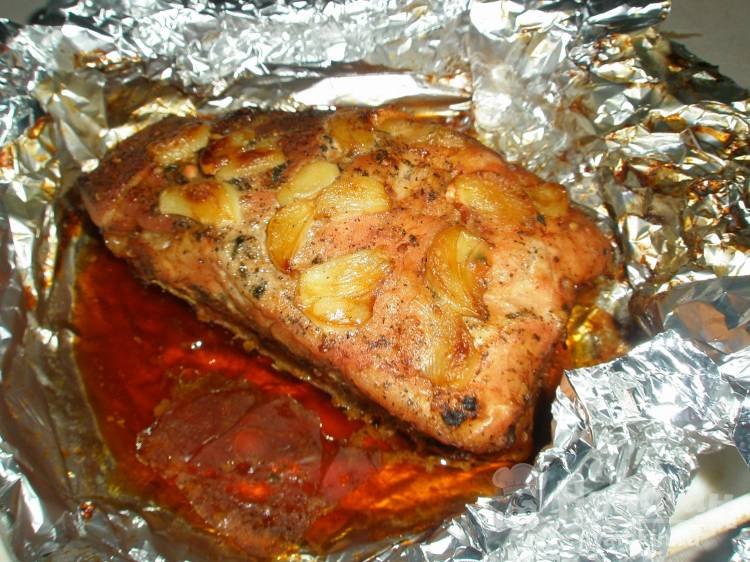 Вкусная запеченная свинина в духовке в фольге - рецепт с фото