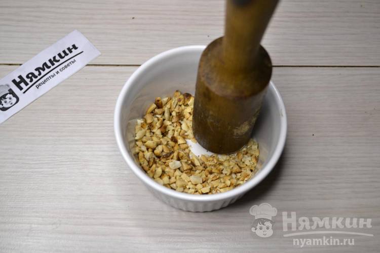 Салат из моркови и жареного арахиса - фото шаг 3