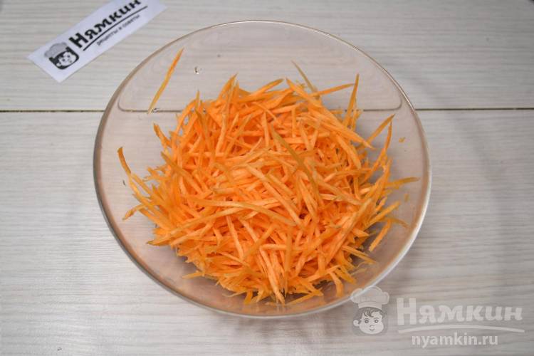 Салат из моркови и жареного арахиса - фото шаг 4
