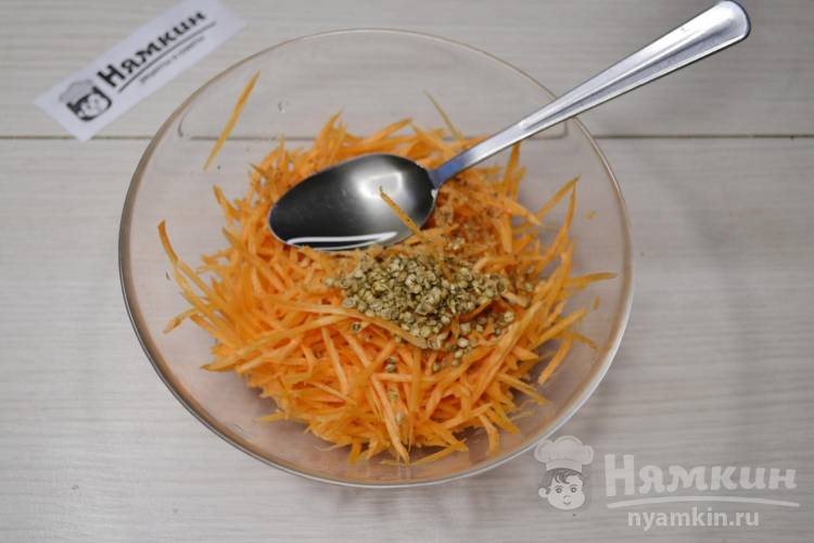 Салат из моркови и жареного арахиса - фото шаг 6