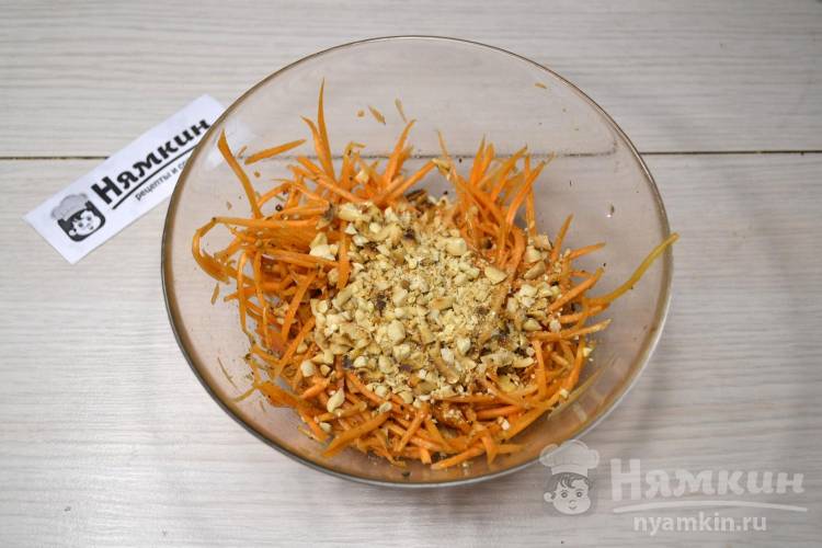 Салат из моркови и жареного арахиса - фото шаг 8