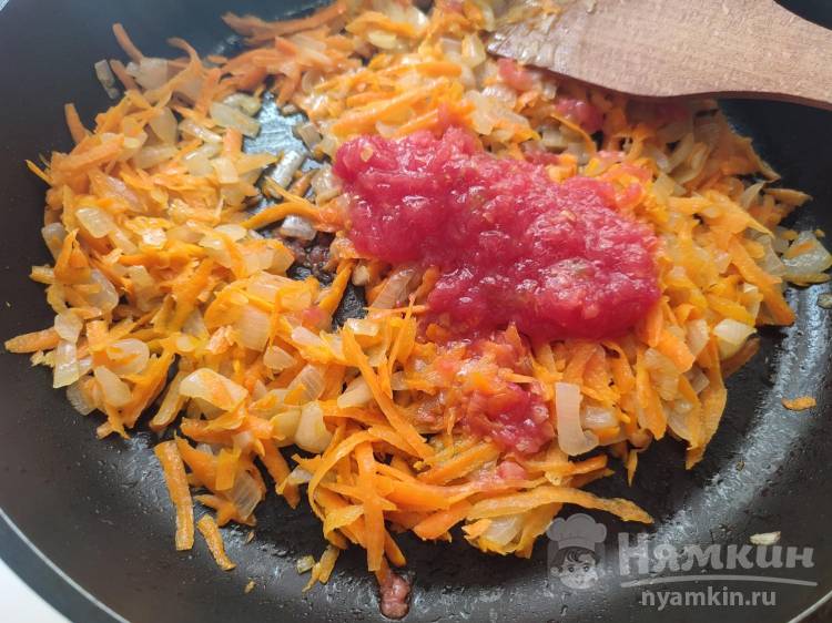 Постные фаршированные перцы с рисом, луком и морковкой - фото шаг 4