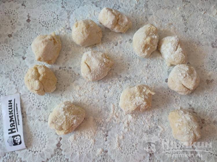 Картофельники с куриным мясом, луком и морковкой на сковороде - фото шаг 7