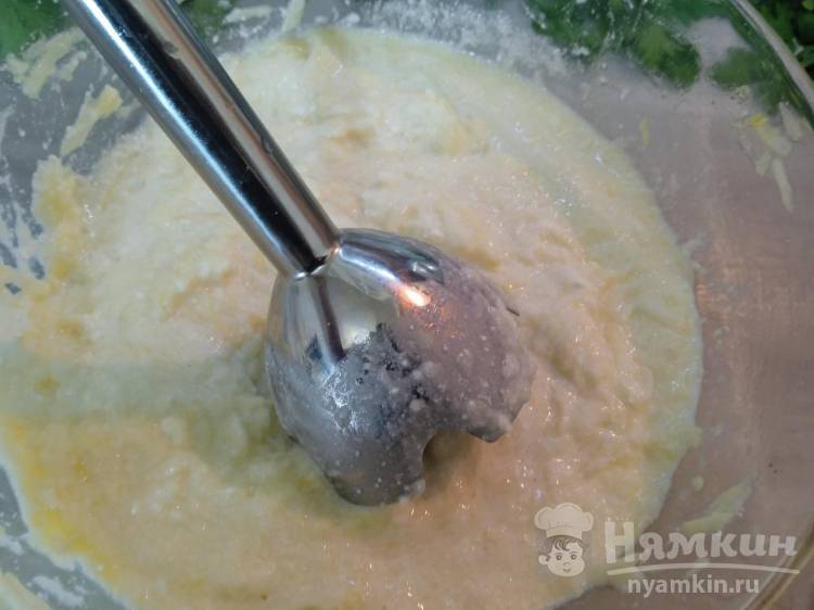 Кабачково-творожные оладьи с фруктами на сковороде - фото шаг 4