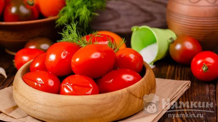 Как приготовить квашеные помидоры в кастрюле или ведре