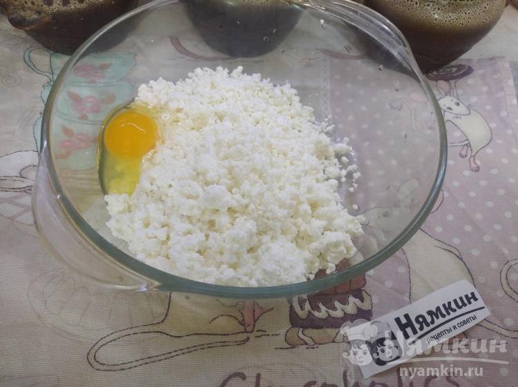 Творожная запеканка в духовке с манкой и грушами - фото шаг 2