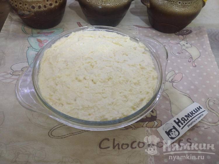 Творожная запеканка в духовке с манкой и грушами - фото шаг 5
