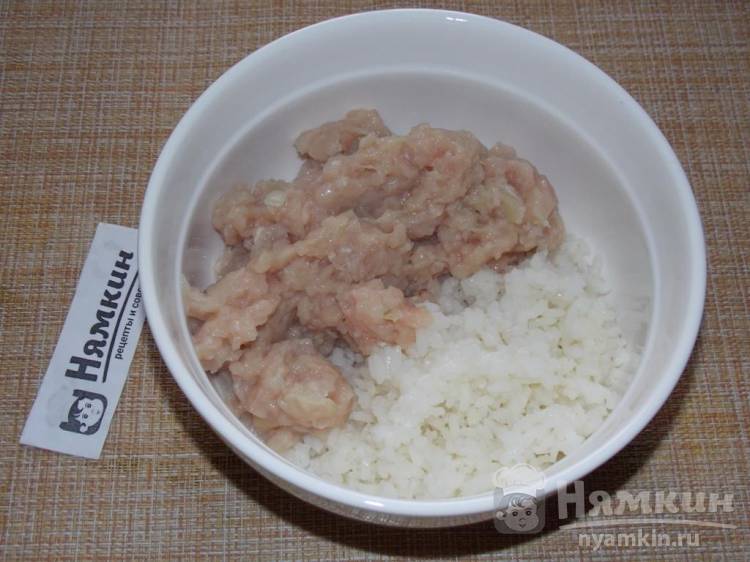 Нежные куриные тефтели в пикантном соусе в духовке - фото шаг 3